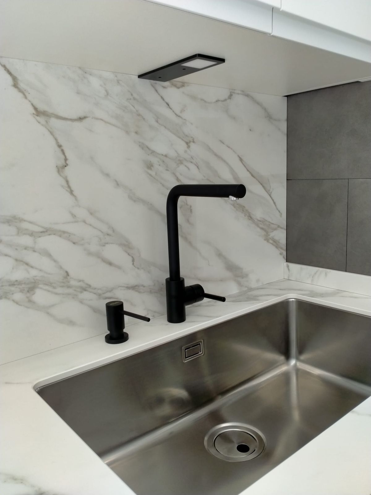 Instalación de grifería y desagüe