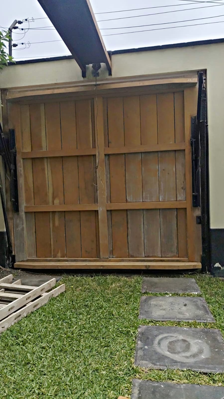 Detalles de cielo raso y pintura